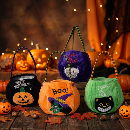 Pumpkin Halloween treat bags with Halloween background